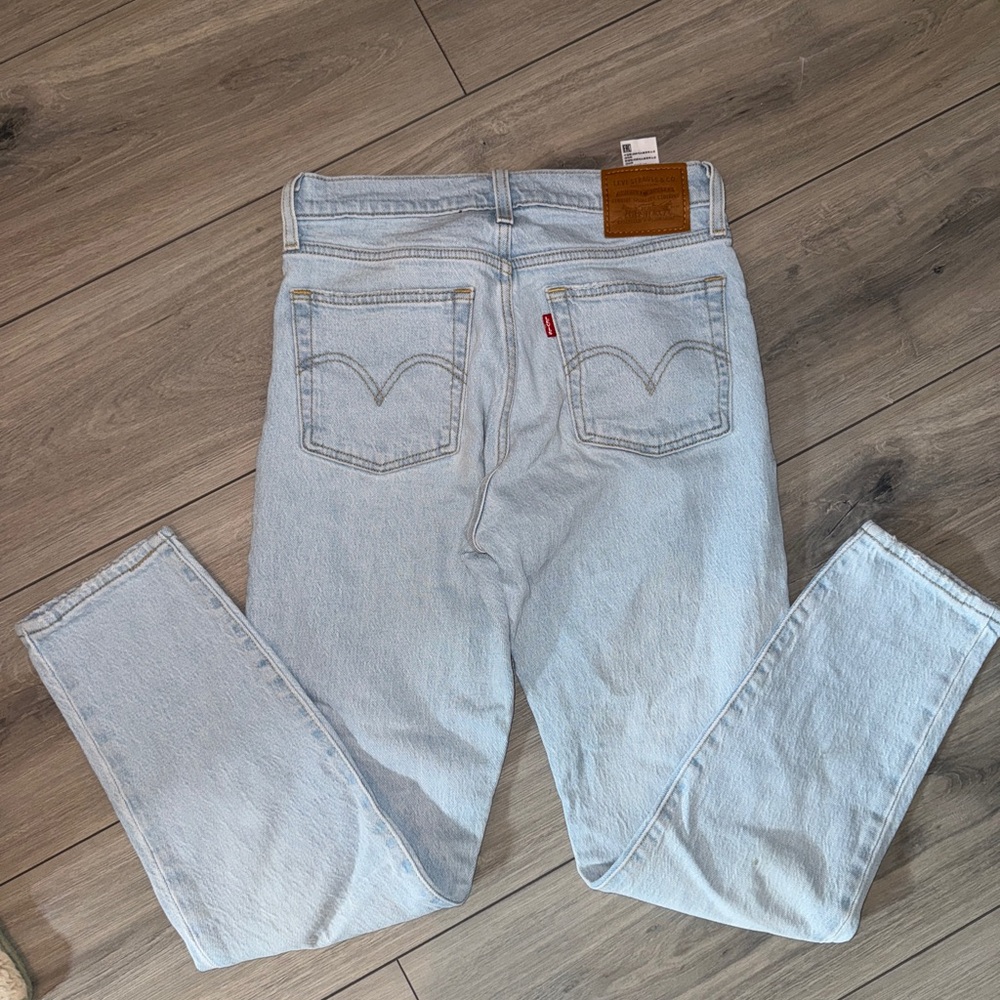 Levi's Women's Wedgie Light Blue High Rise Jeans - Picture 6 of 9